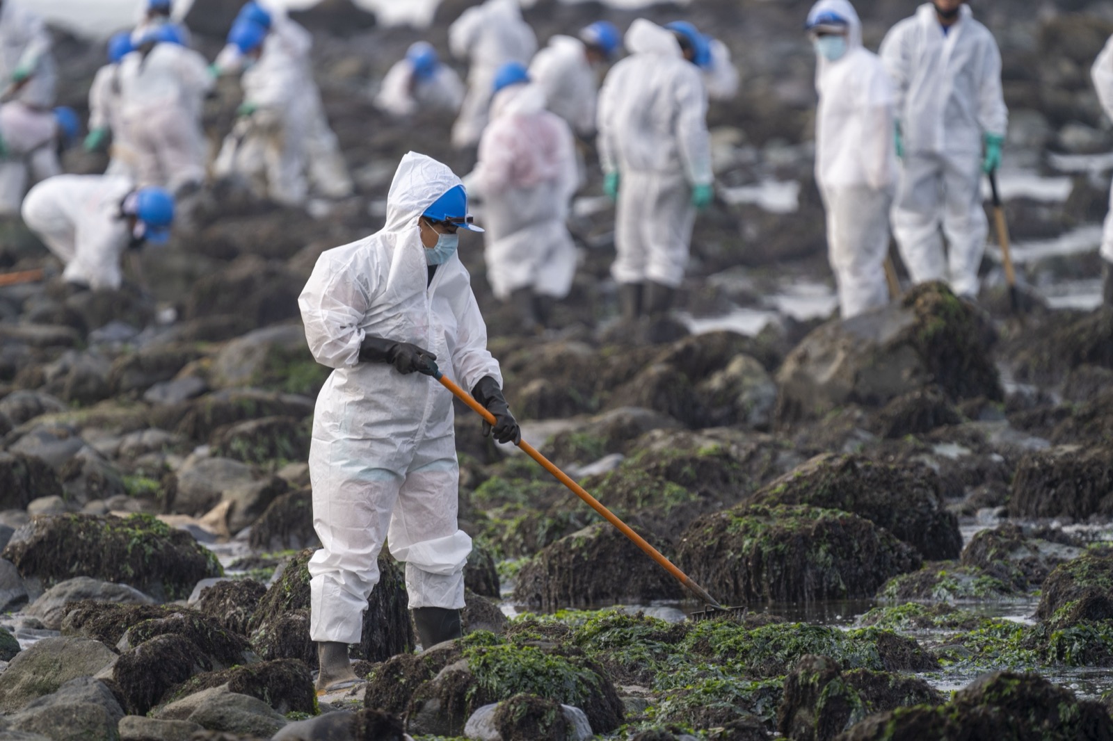 Limpieza de rocas contaminadas