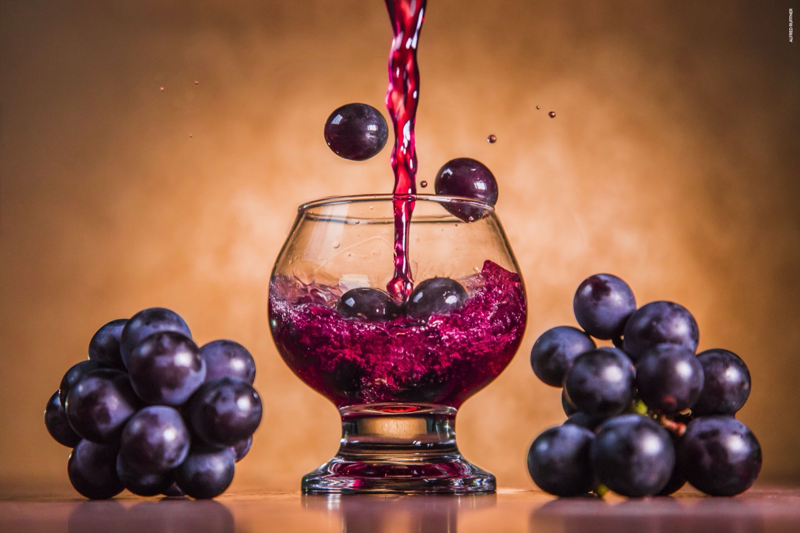 Bodegón de jugo de uva